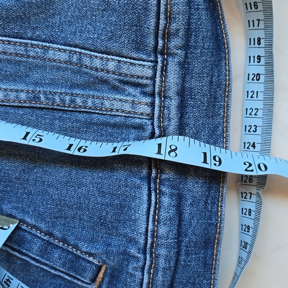 NWT Old Navy cropped trucker jacket in dark wash size medium - Picture 9 of 14